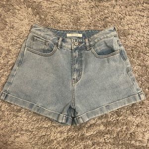 pac sun mom jean shorts, never worn, size 25,